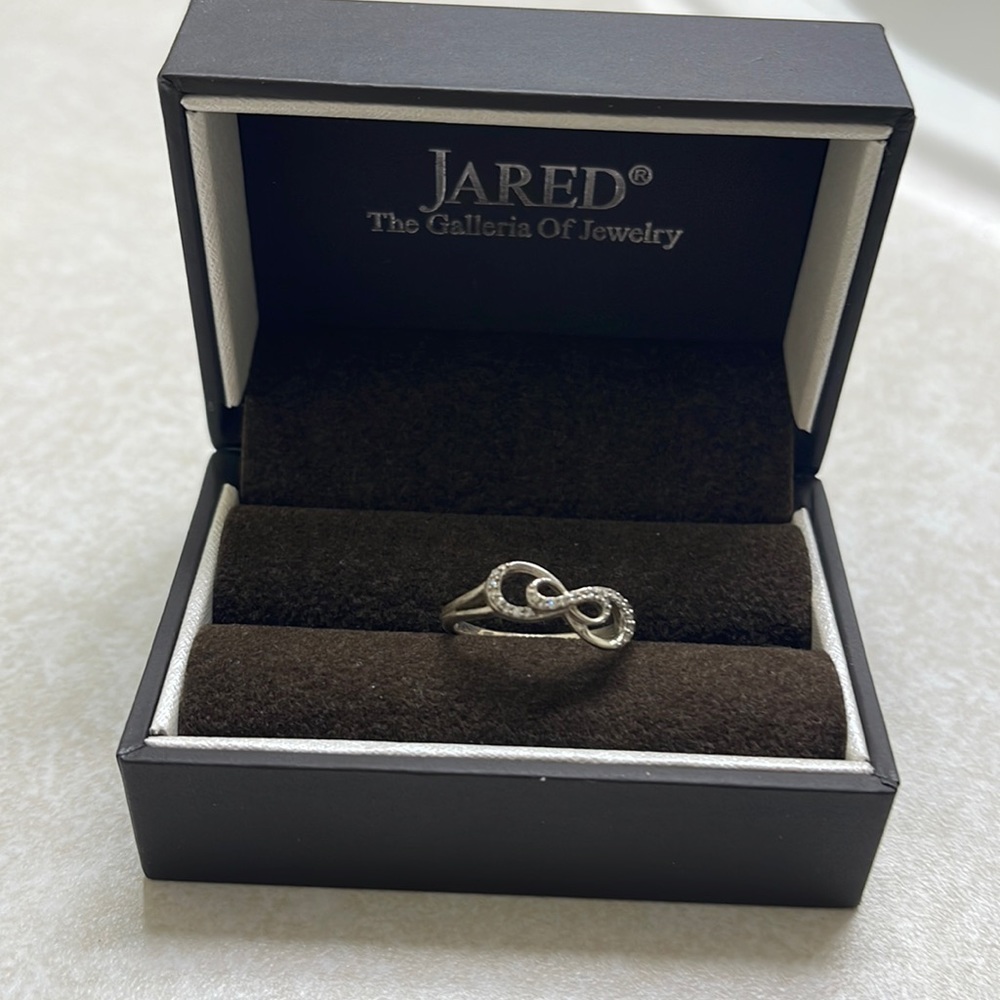 Jared dual infinity ring, new in box